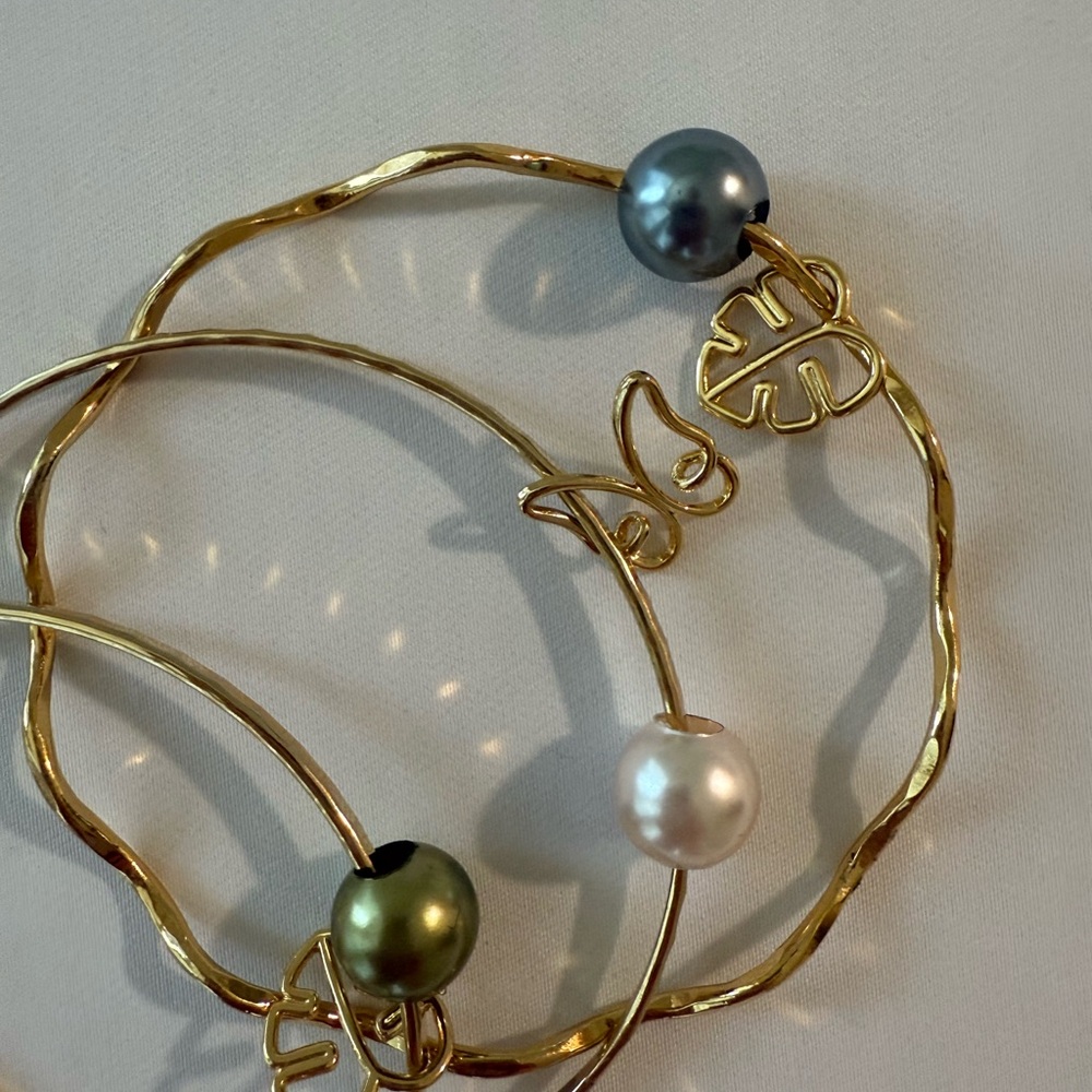 Gold Bracelet with Multicolor Pearls